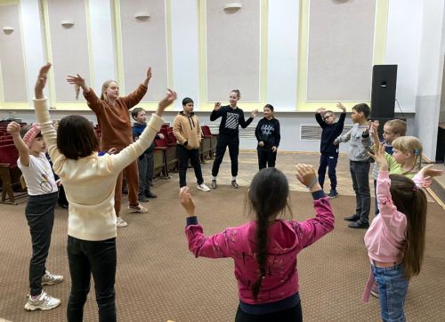 Создавать театр своими руками…