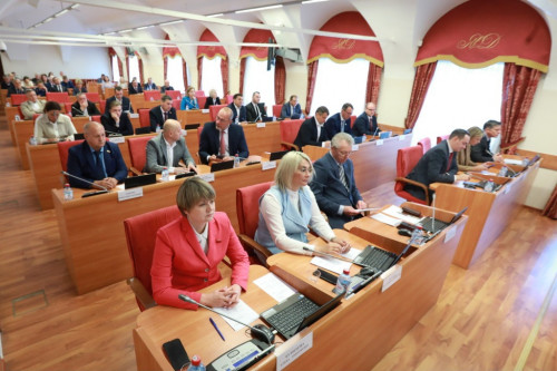 Более 1,2 млрд рублей направит Правительство региона на повышение зарплат бюджетникам в 2023 году