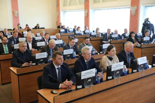 ​Михаил Евраев поручил муниципальным властям обсуждать с жителями планы по развитию городов и районов