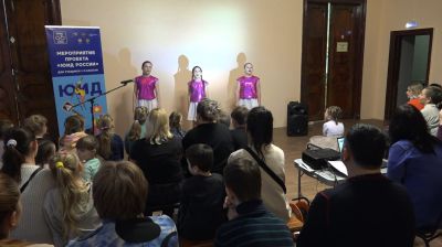 В главном зале – светло и просторно