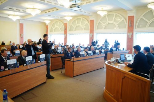 На заседании Совета председателей представительных органов муниципальных образований обсудили вопросы ремонта дорог и дворовых территорий