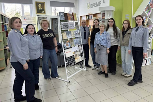 Сотрудники угличской ИК-3 посетили выставку