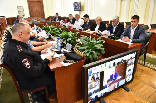 Порядка 1 млрд рублей будет направлено на обеспечение безопасности региональных дорог в этом году