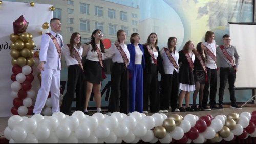 В школах города и района прозвенели последние звонки