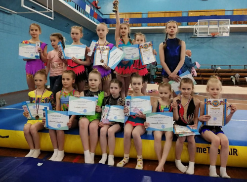 Юные акробаты из Углича успешно выступили в командных соревнованиях