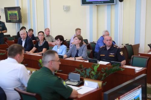 Готовность объектов к Дню знаний и единому дню голосования обсудили в Правительстве области
