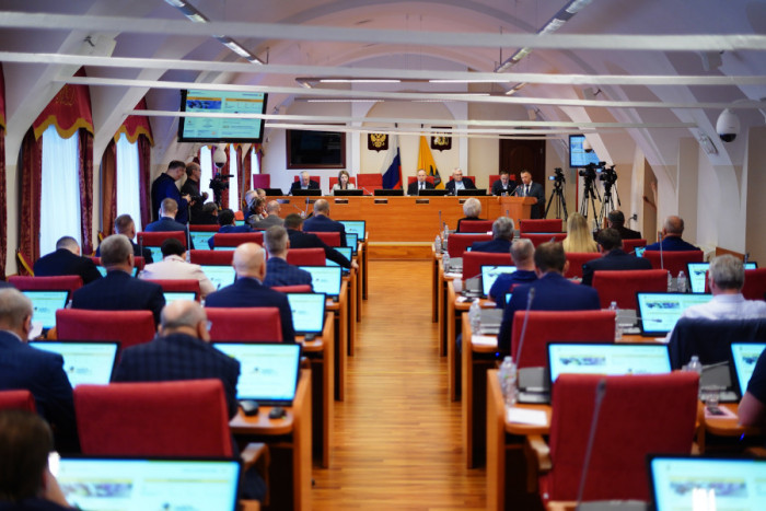 Депутаты задали губернатору вопросы, связанные со здравоохранением, состоянием дорог, благоустройством территорий
